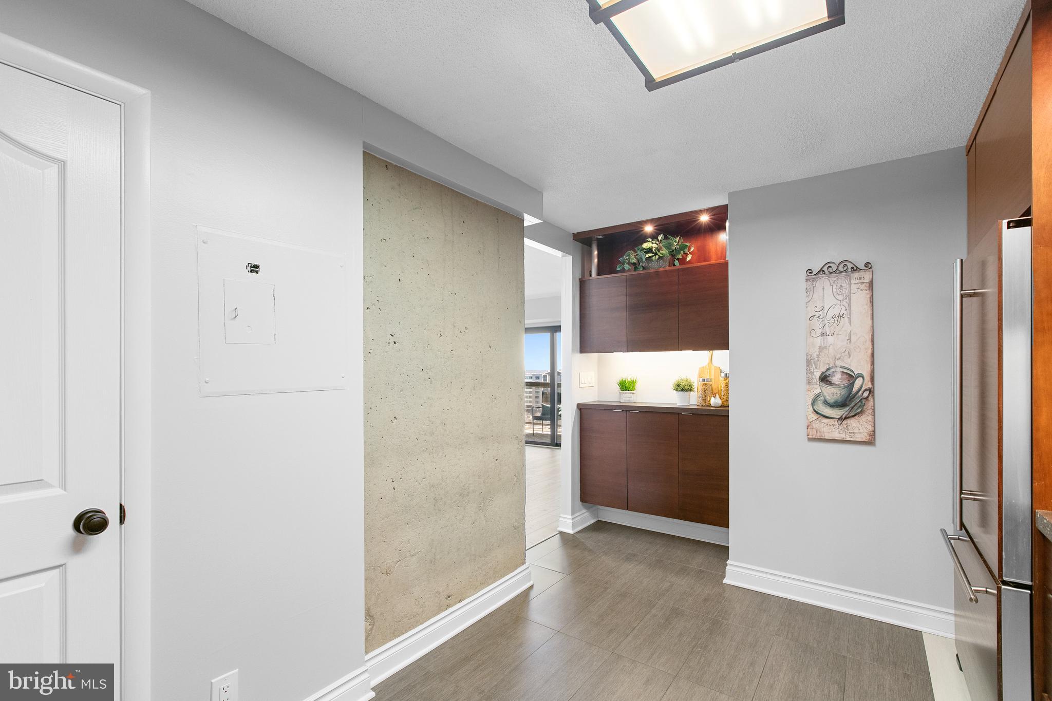 203 Yoakum Pkwy #1506