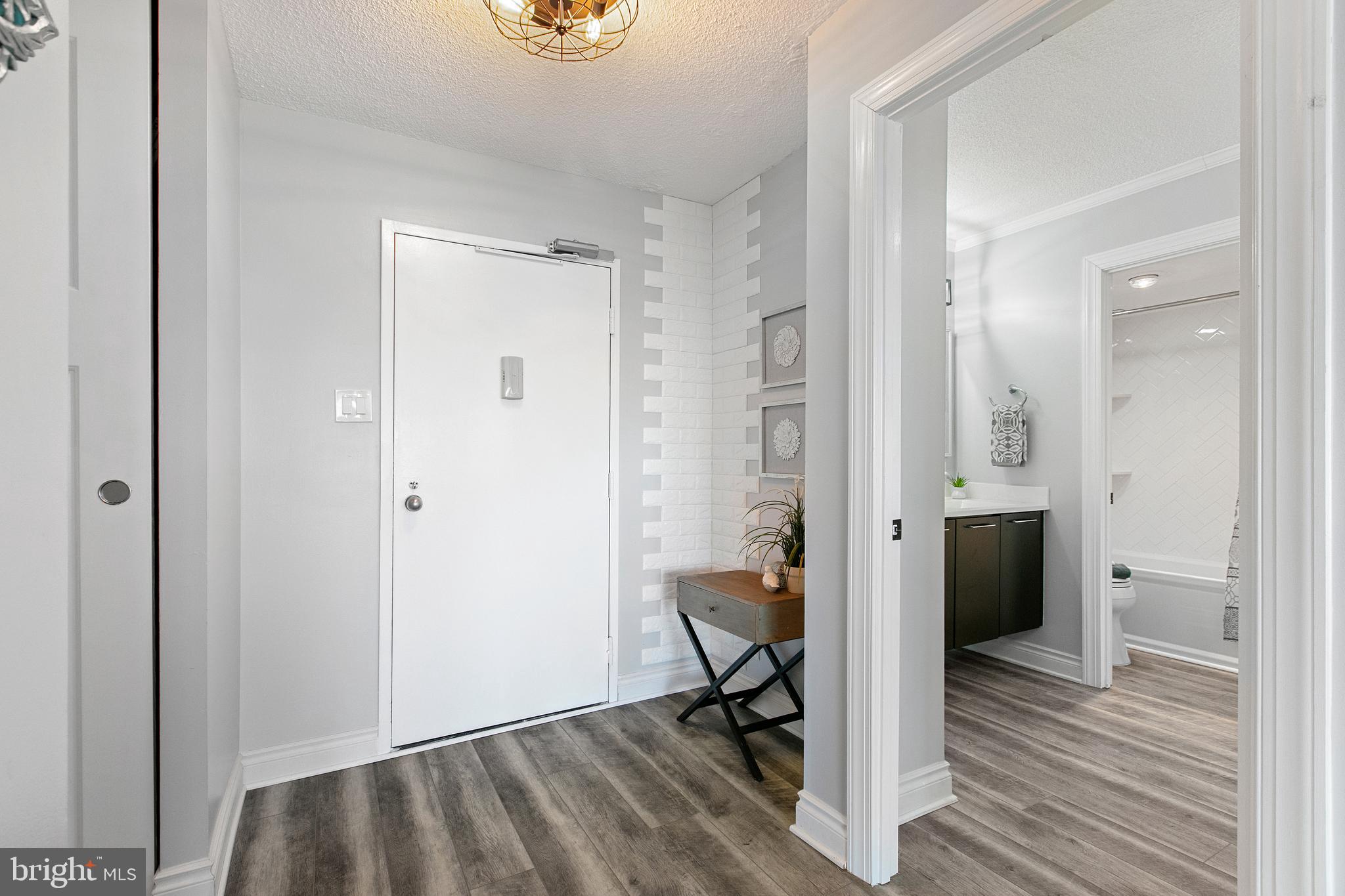 203 Yoakum Pkwy #1506