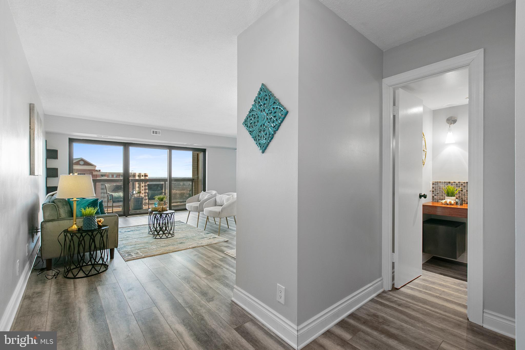 203 Yoakum Pkwy #1506