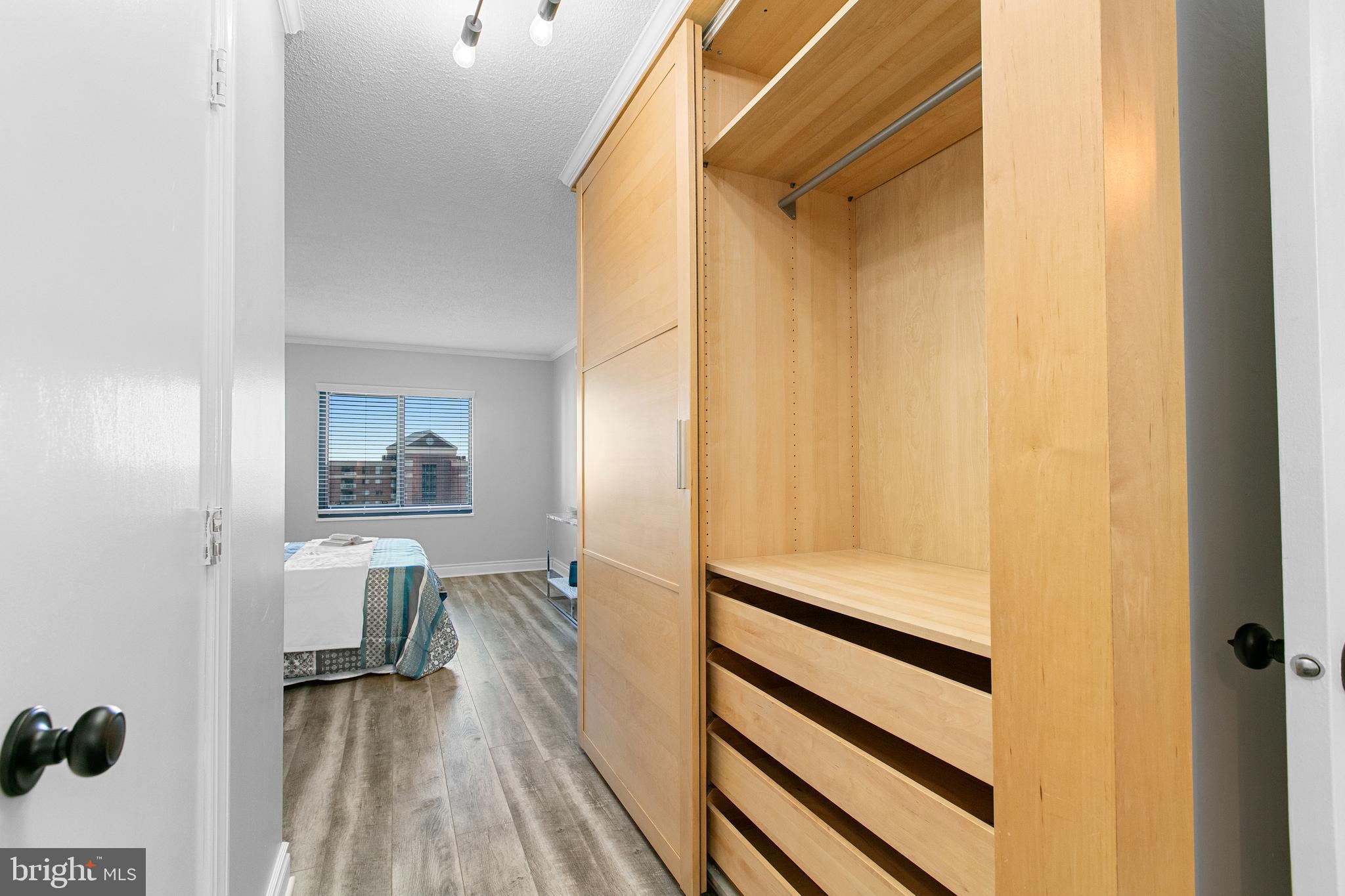 203 Yoakum Pkwy #1506