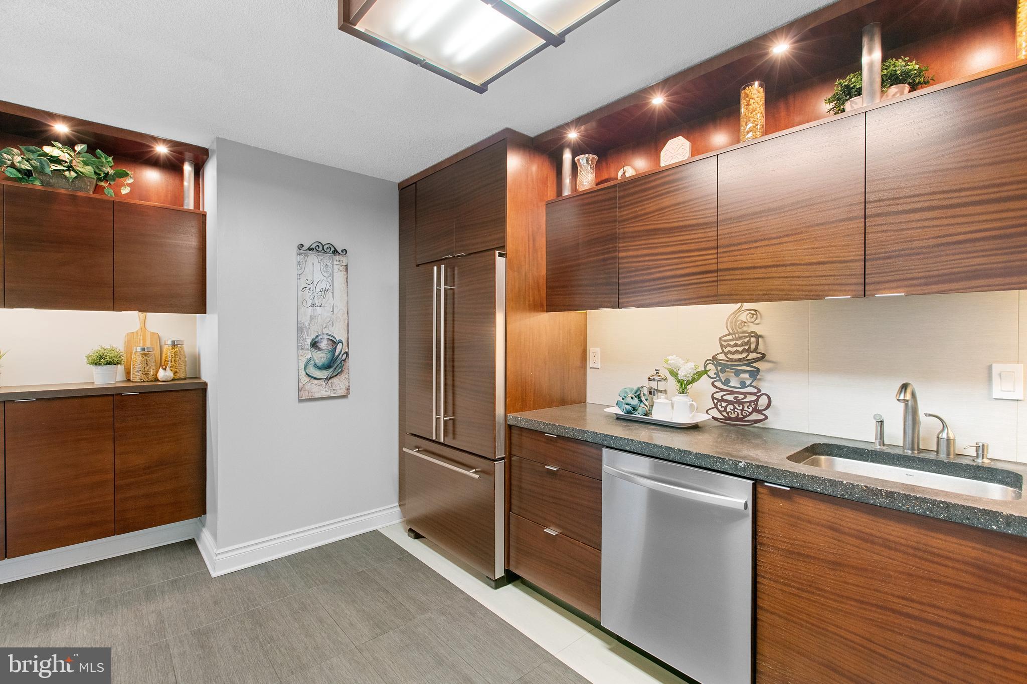 203 Yoakum Pkwy #1506