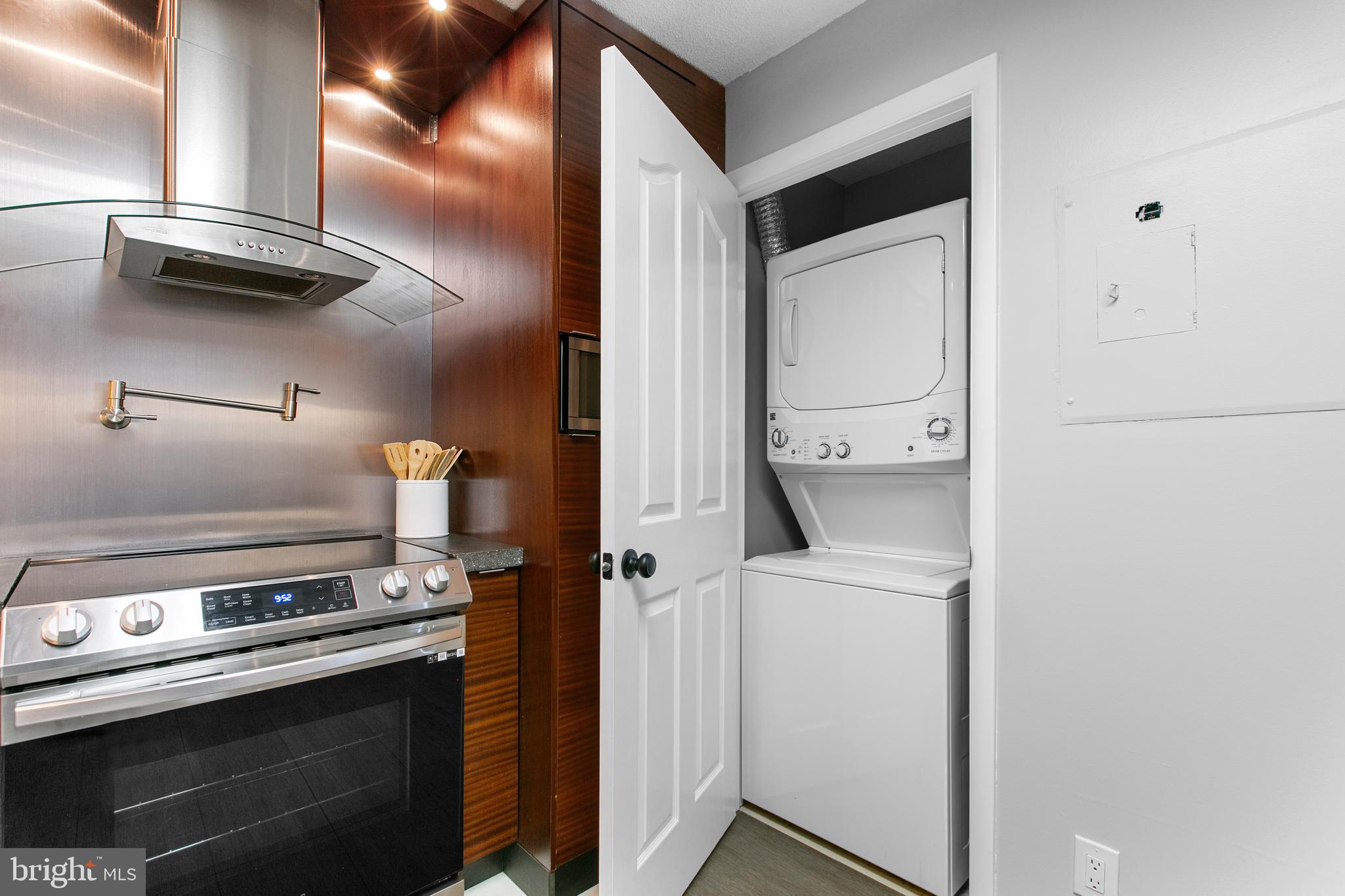 203 Yoakum Pkwy #1506