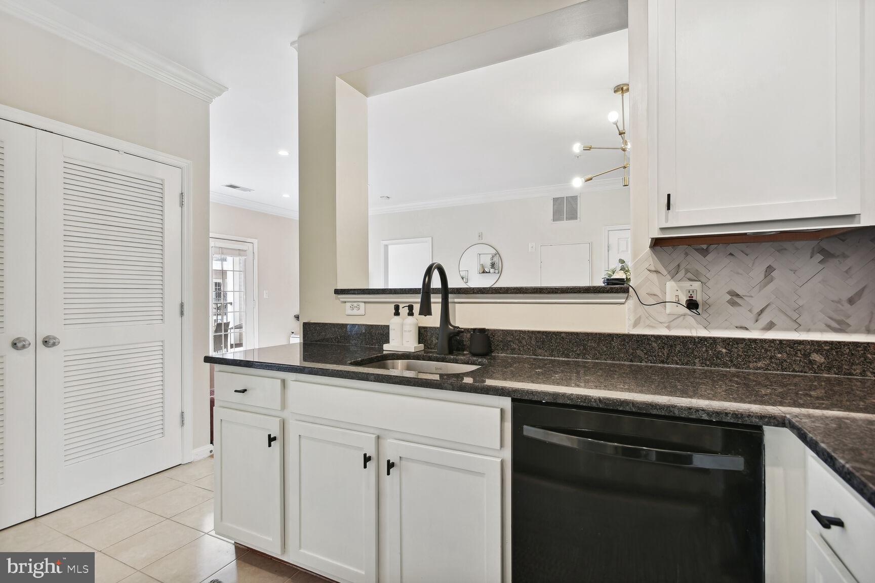 4850 Eisenhower Ave #324