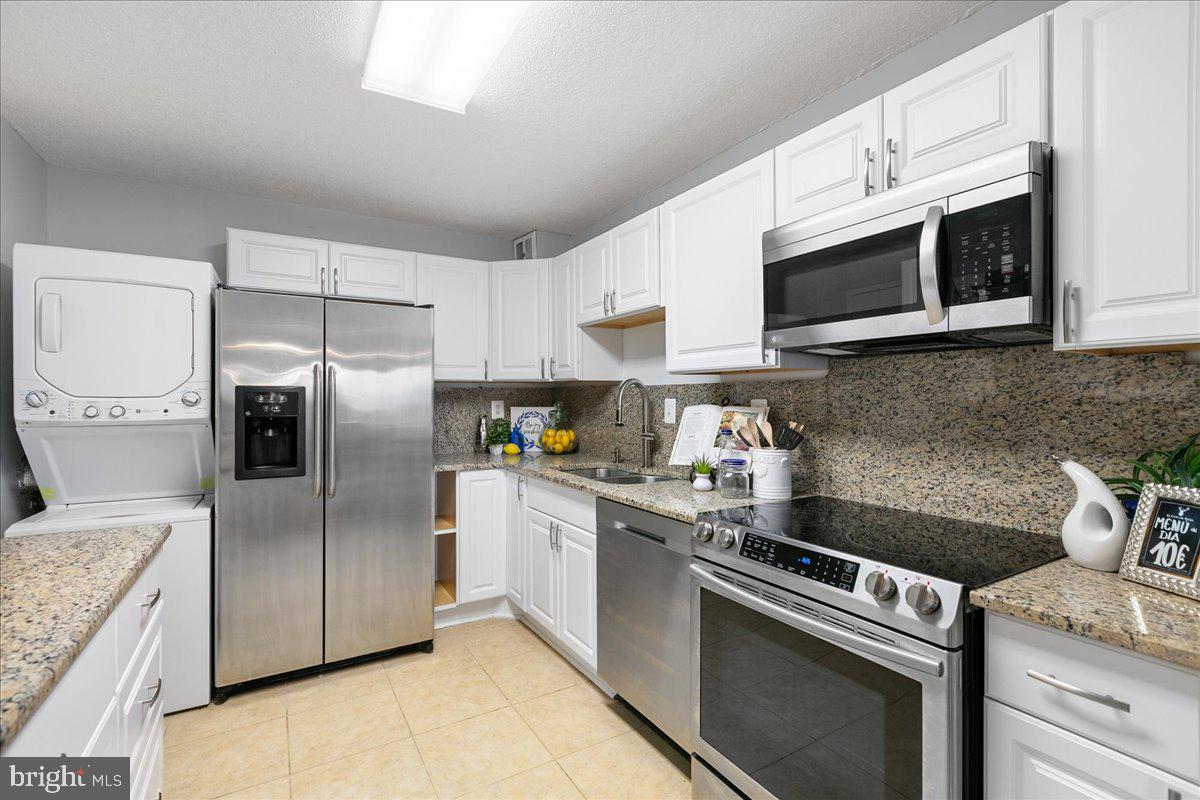 203 Yoakum Pkwy #1524