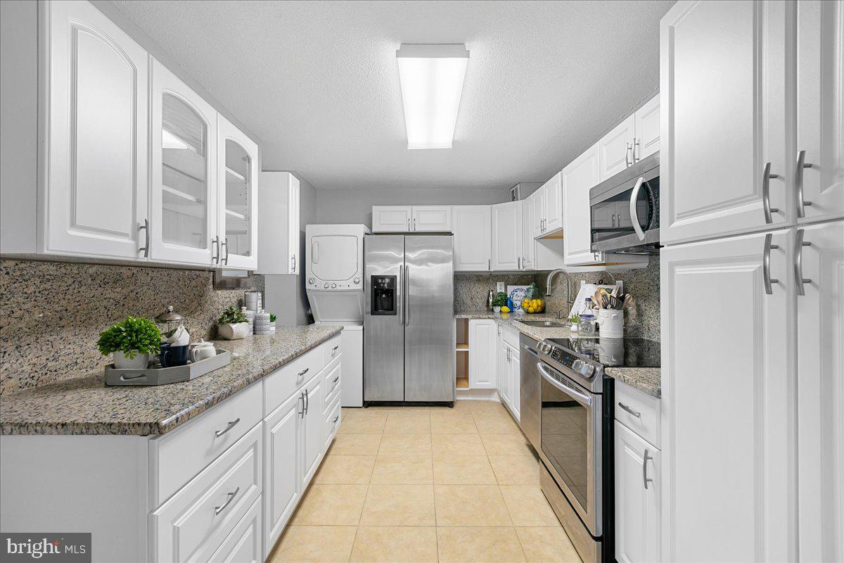 203 Yoakum Pkwy #1524