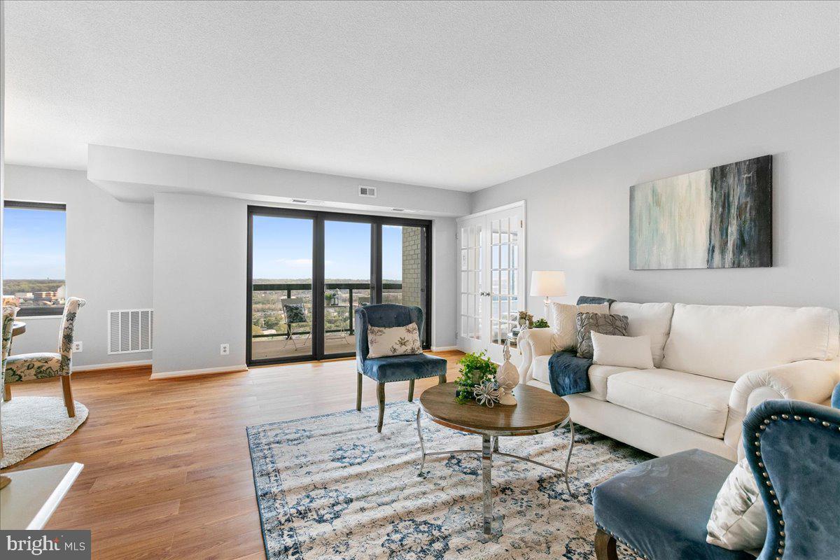 203 Yoakum Pkwy #1524