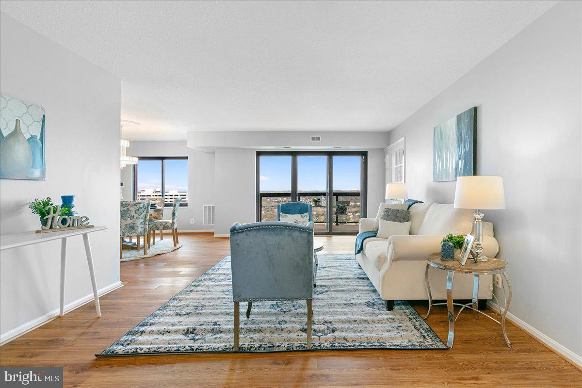 203 Yoakum Pkwy #1524