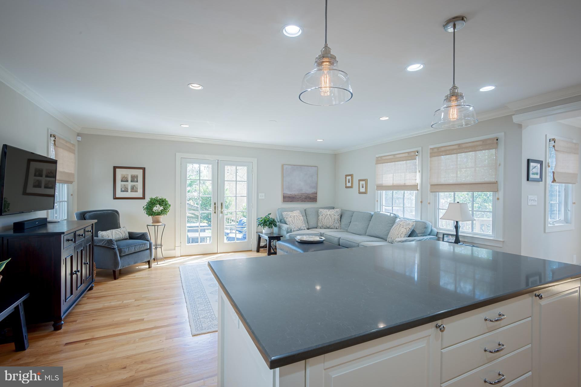 304 Alexandria Ave W