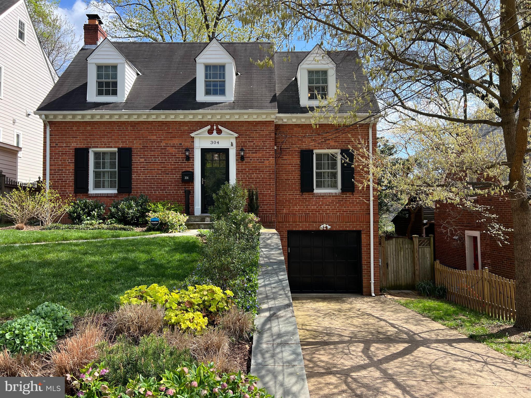 304 Alexandria Ave W