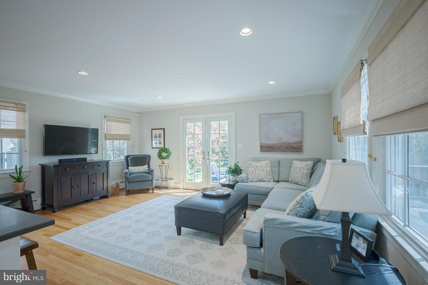 304 Alexandria Ave W