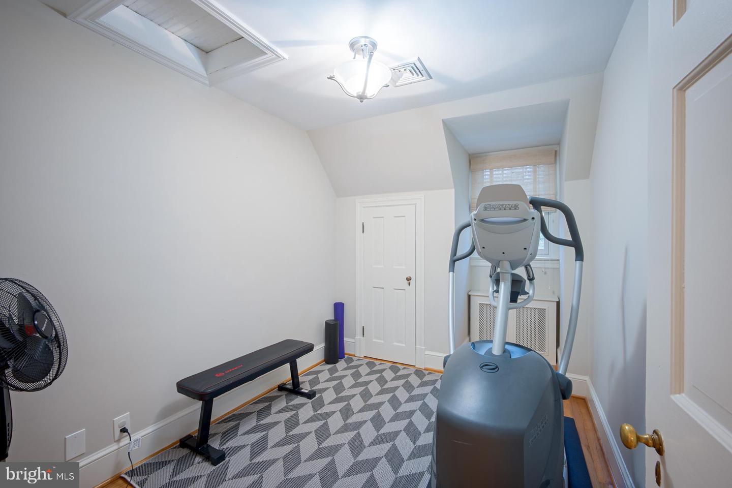 304 Alexandria Ave W