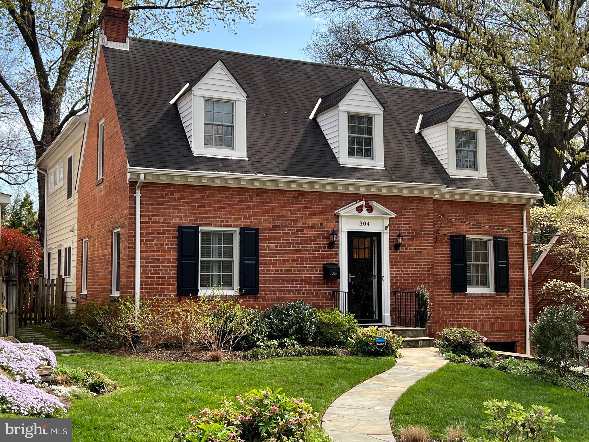 304 Alexandria Ave W