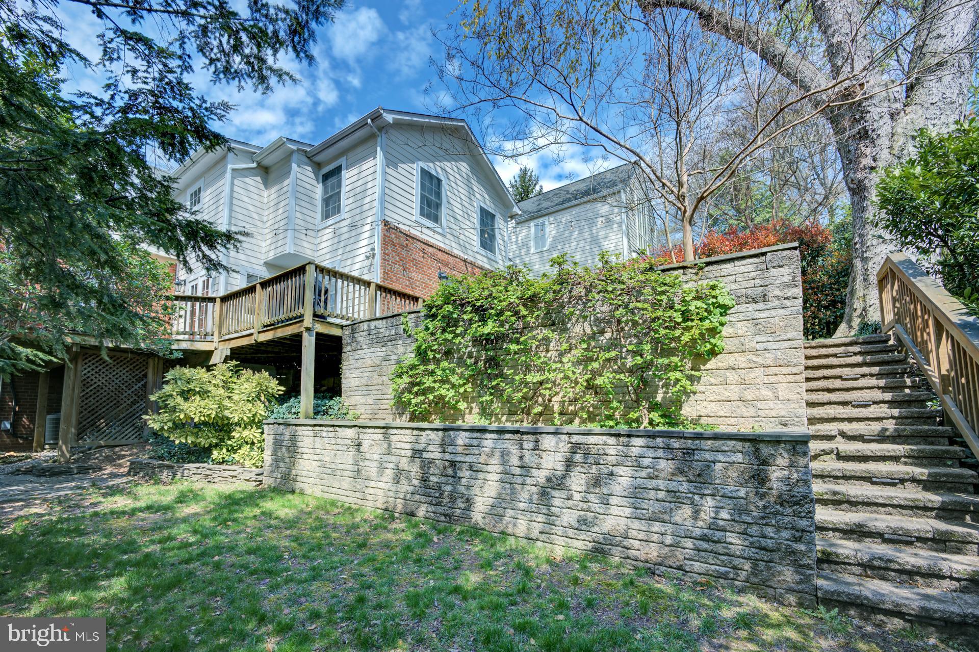 304 Alexandria Ave W