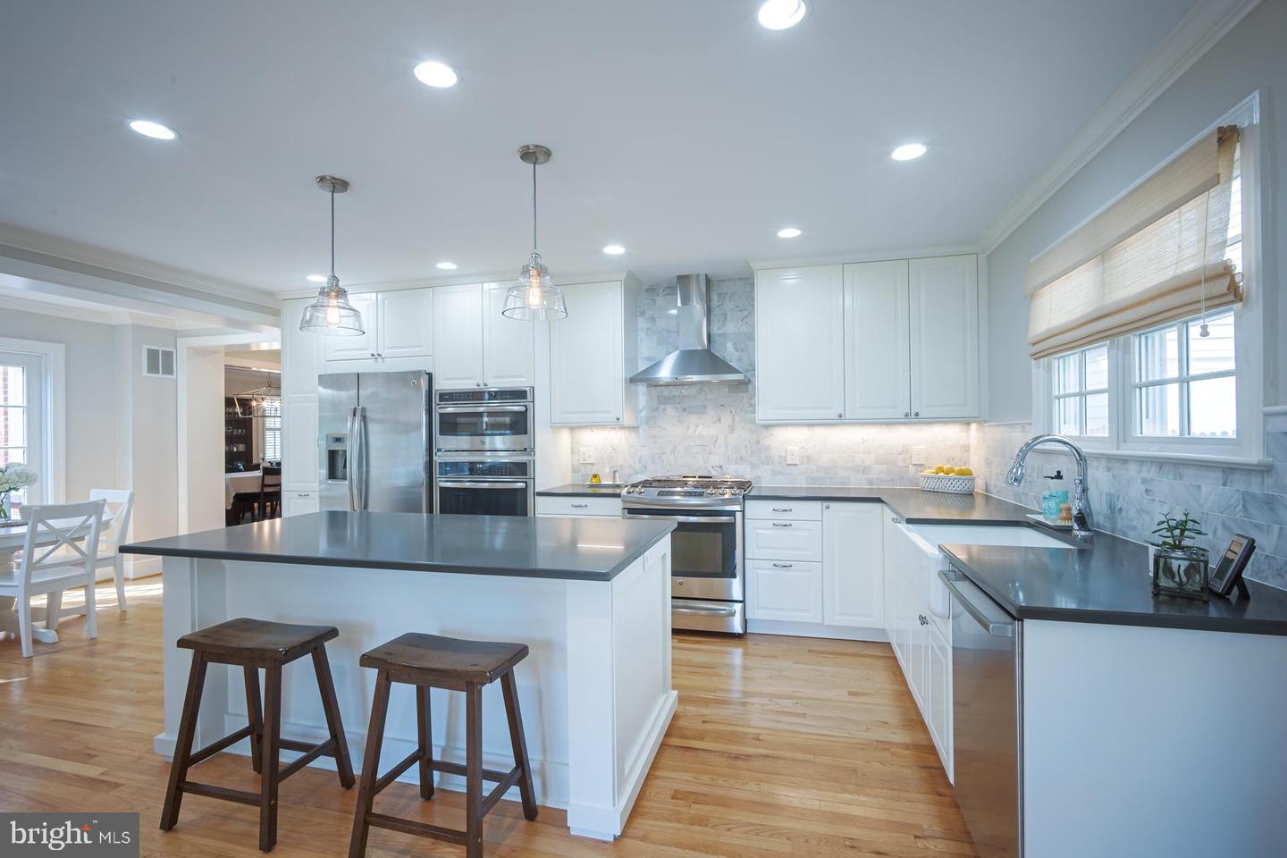 304 Alexandria Ave W