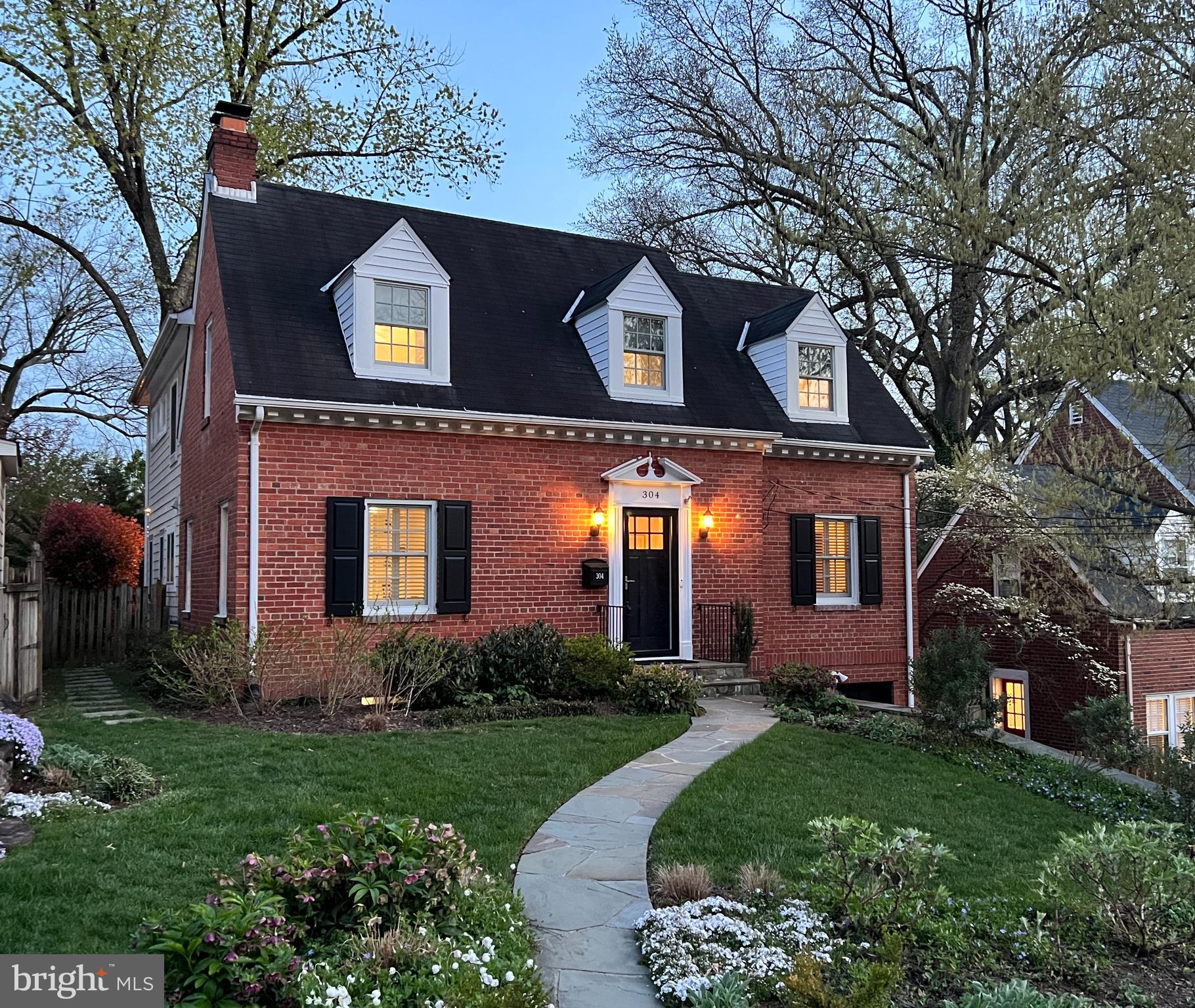 304 Alexandria Ave W