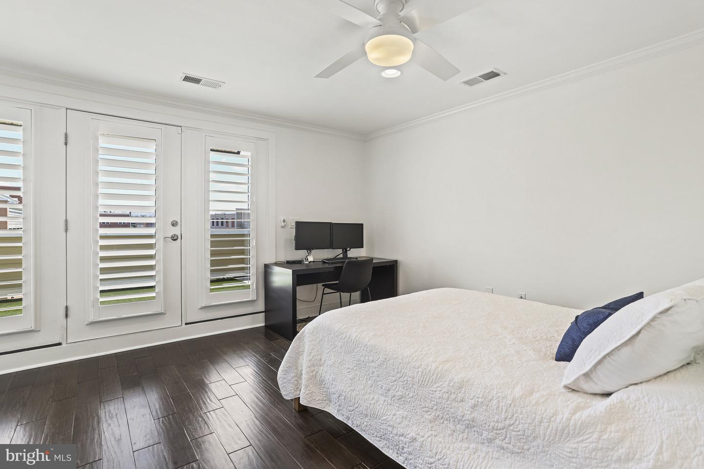619 E Custis Ave