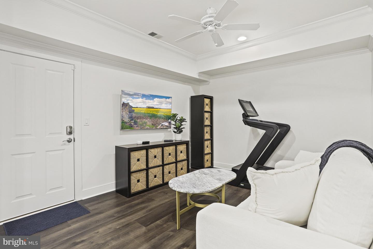 619 E Custis Ave