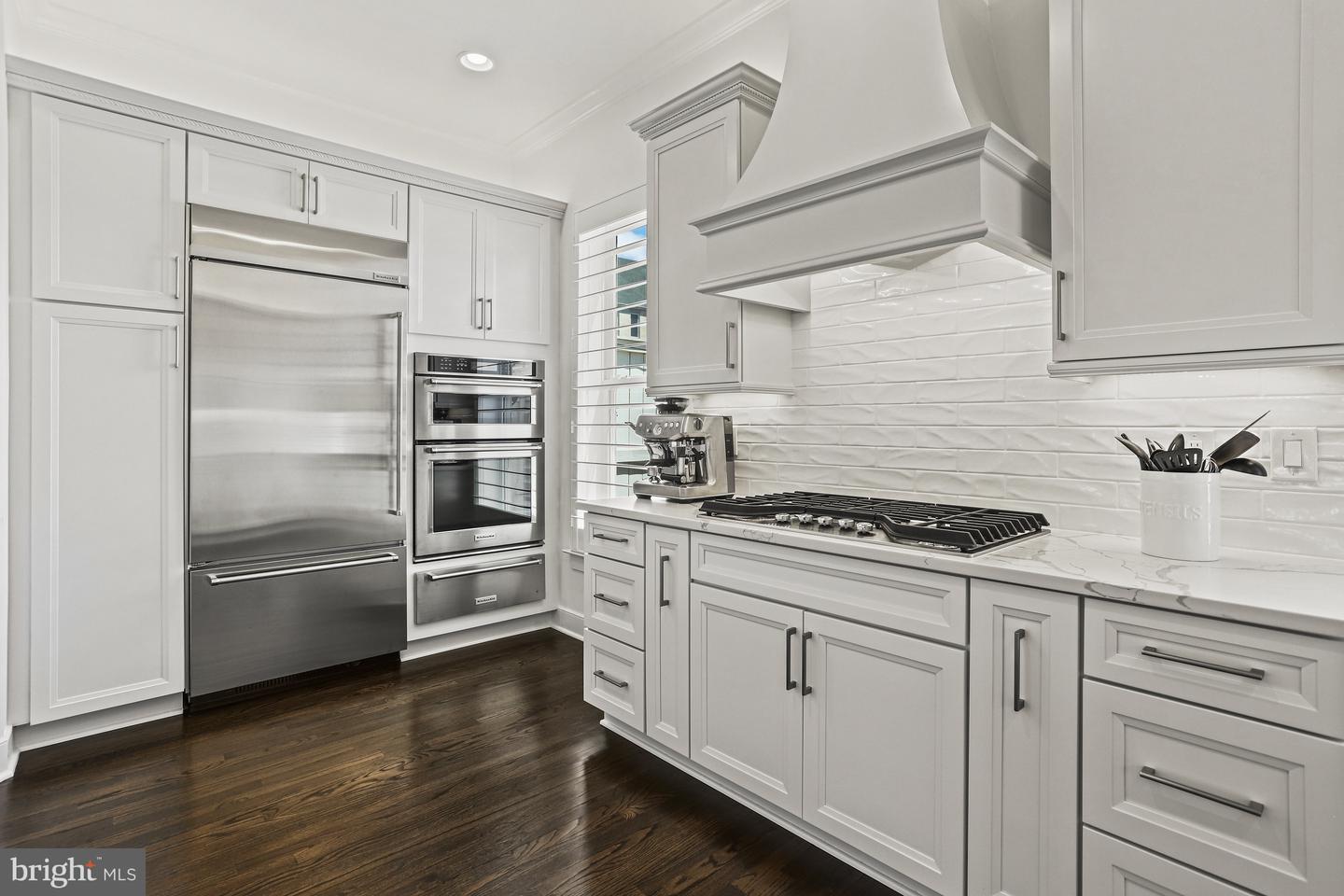 619 E Custis Ave