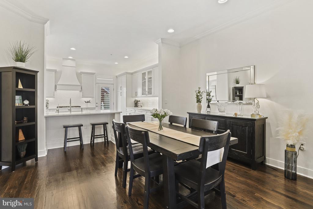 619 E Custis Ave