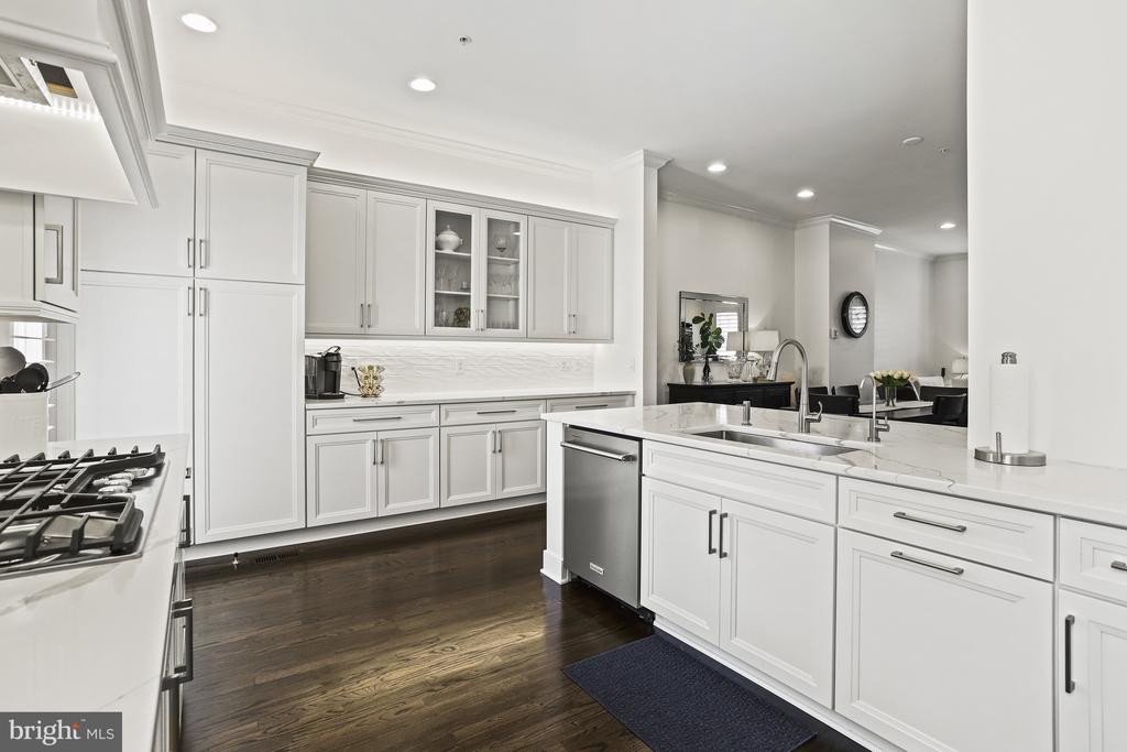 619 E Custis Ave
