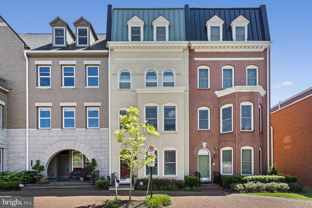 619 E Custis Ave