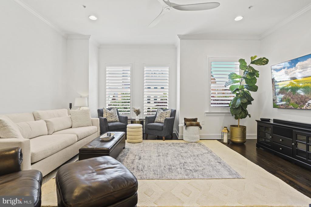 619 E Custis Ave