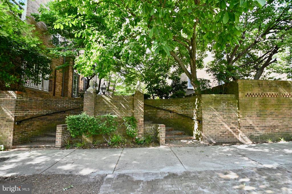 412 Princess St