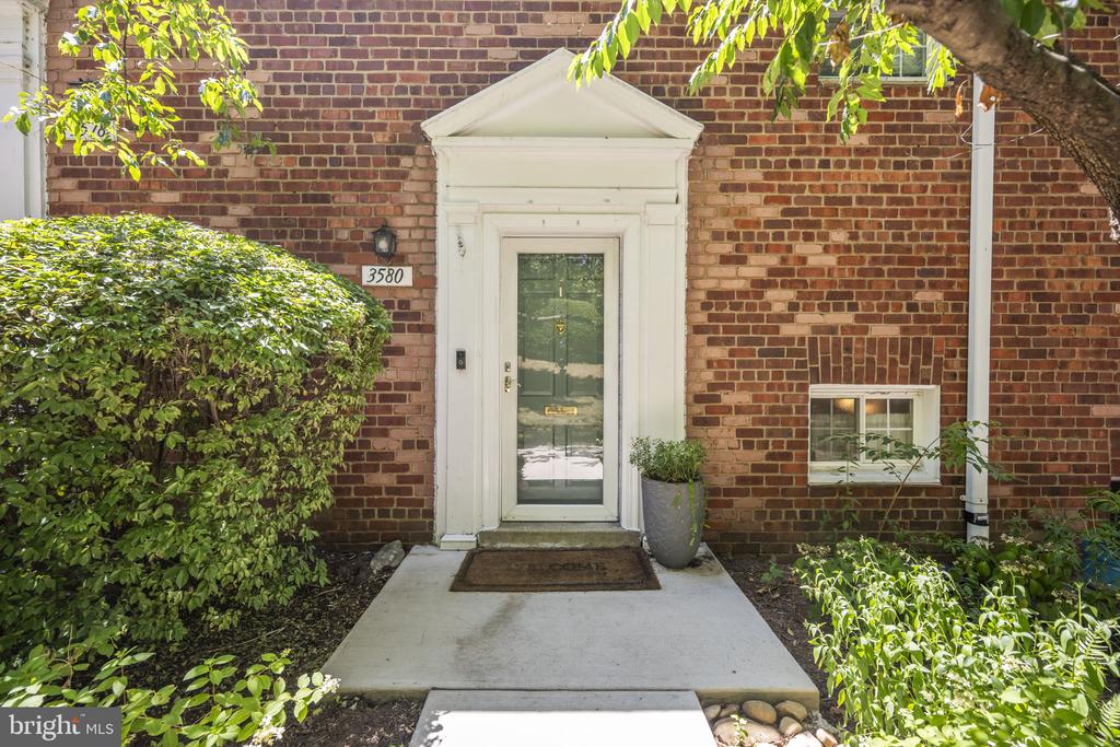 3580 Martha Custis Dr