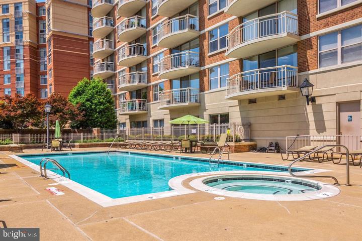 1200 Braddock Pl #308