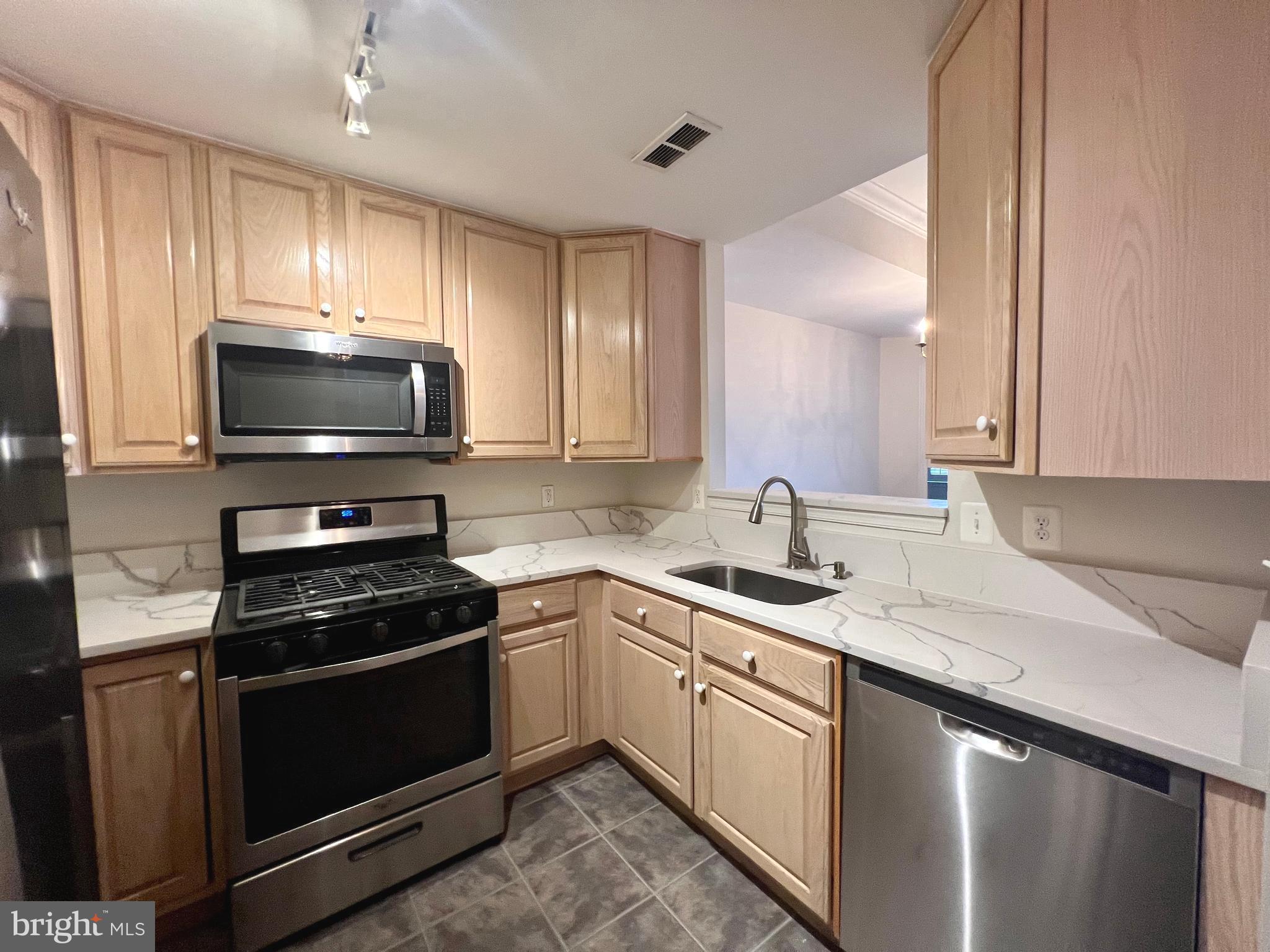 621 N SAINT ASAPH ST #302