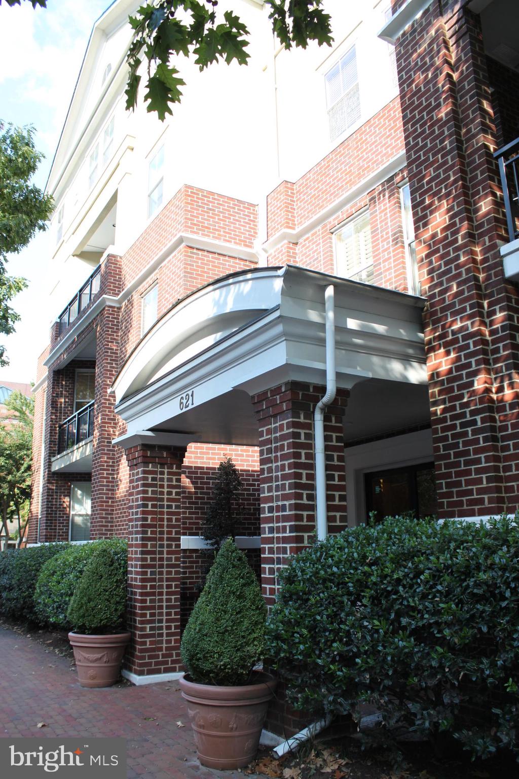 621 N SAINT ASAPH ST #302