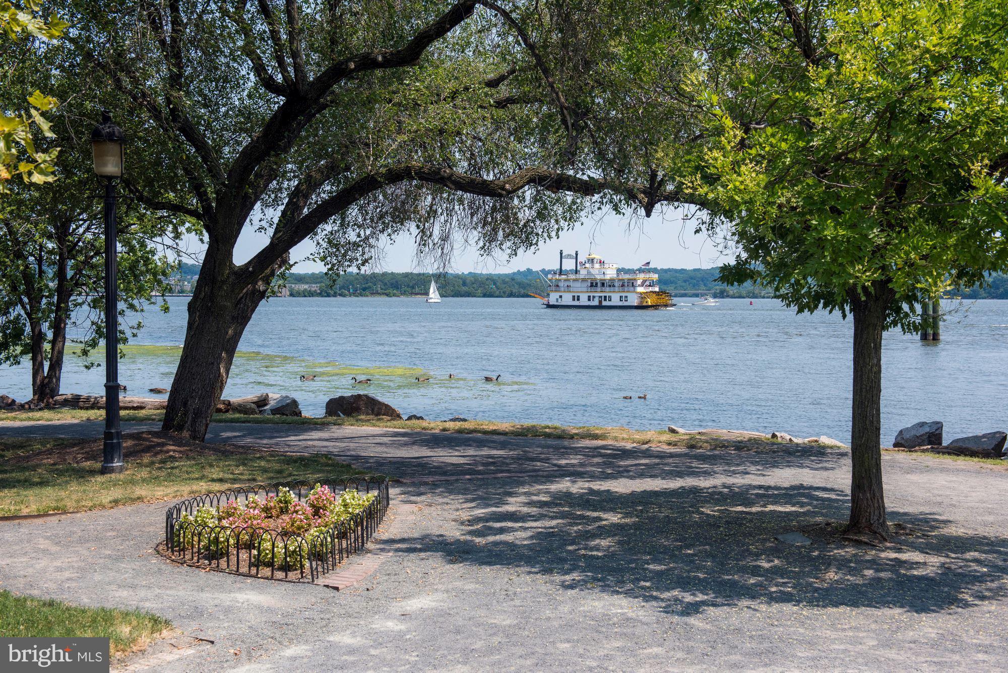 525 N FAYETTE STREET 413