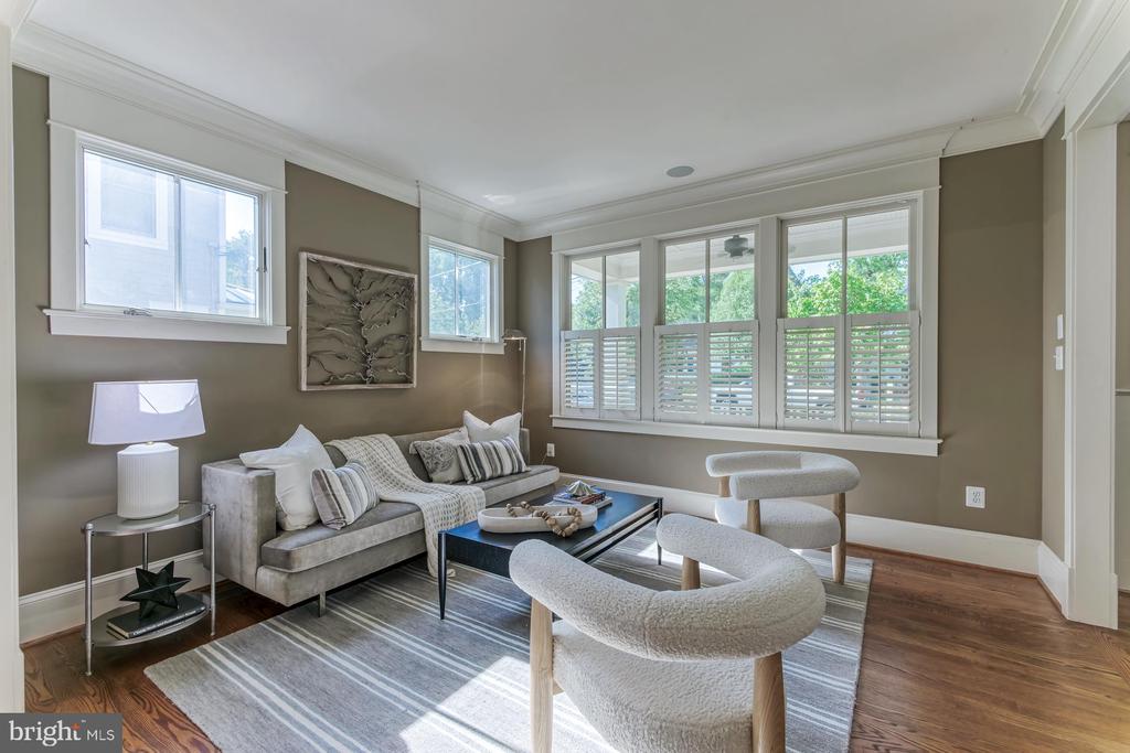 24 Glendale Ave W