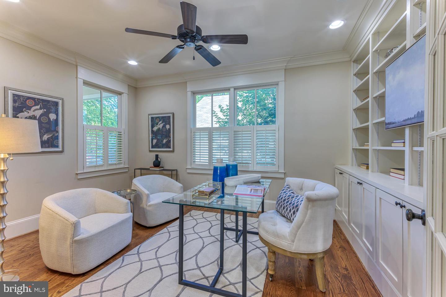 24 Glendale Ave W