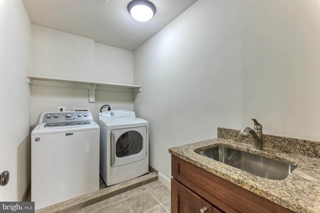 24 Glendale Ave W