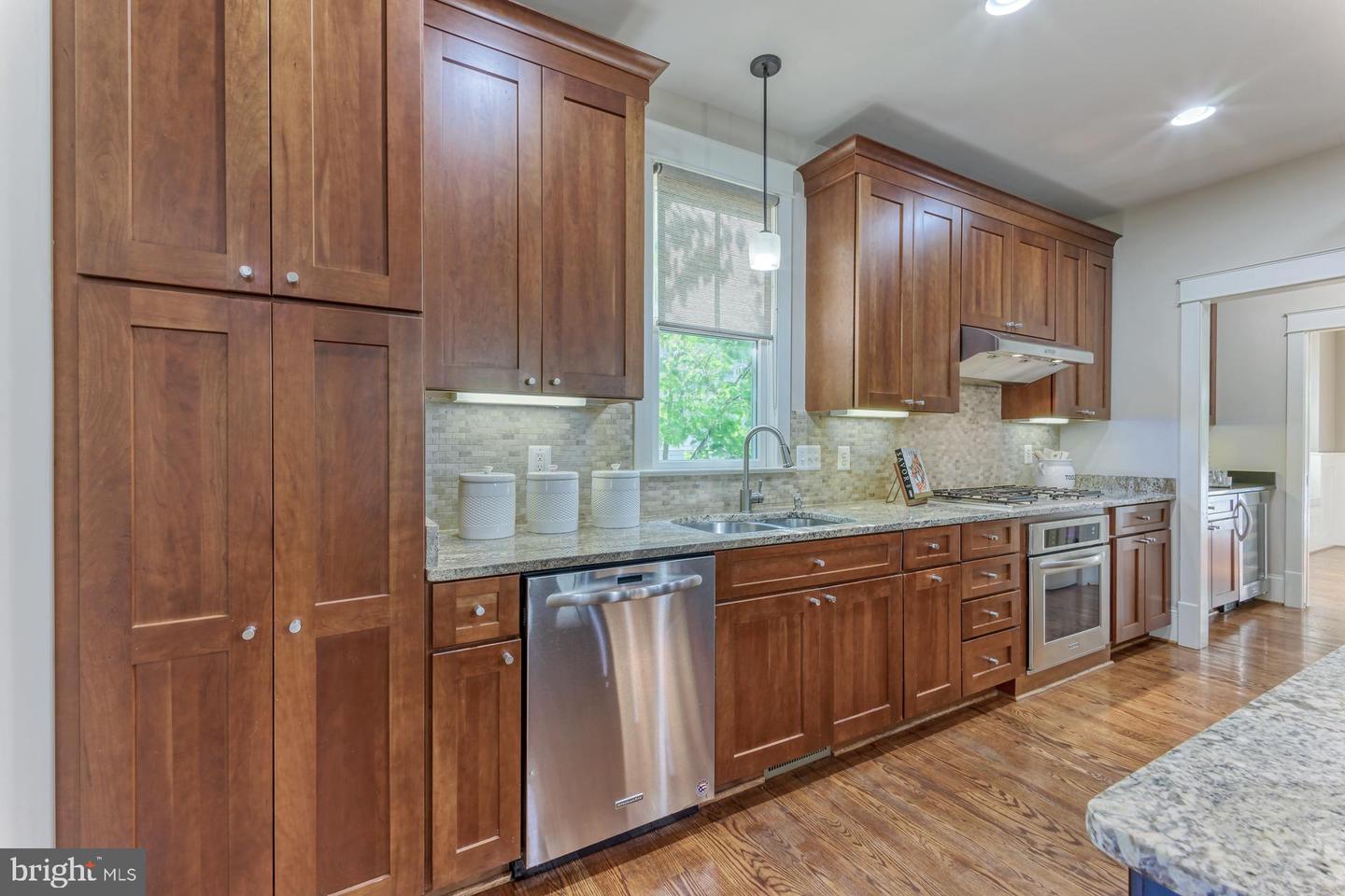 24 Glendale Ave W