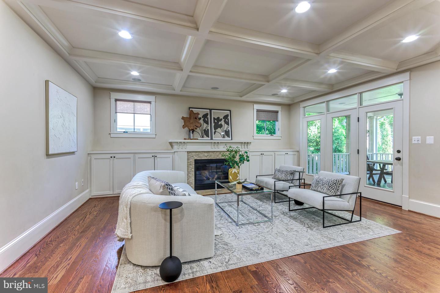 24 Glendale Ave W