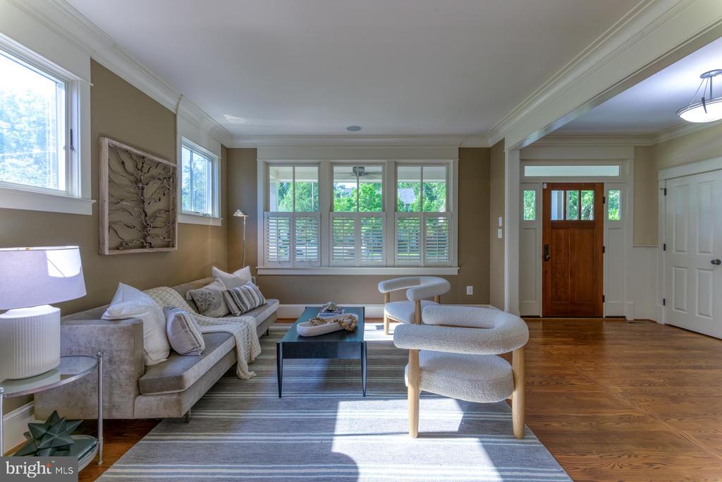 24 Glendale Ave W