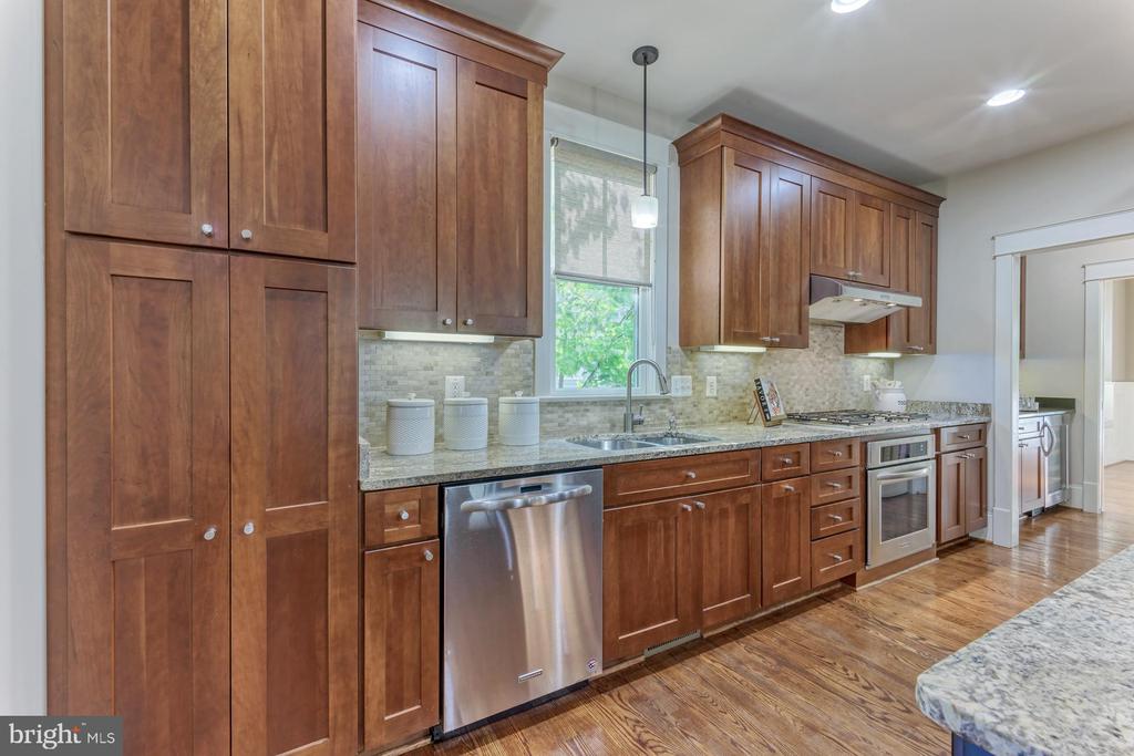 24 Glendale Ave W