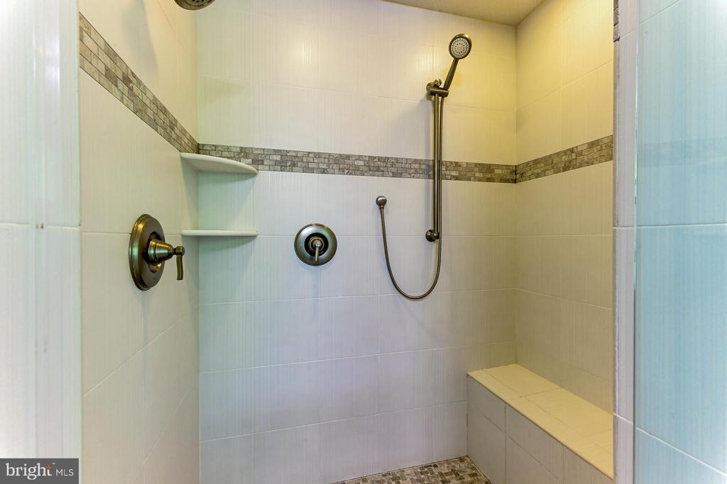 24 Glendale Ave W