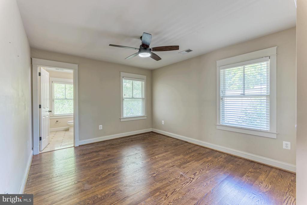 24 Glendale Ave W