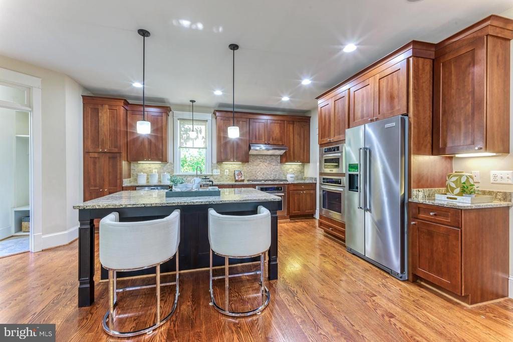 24 Glendale Ave W