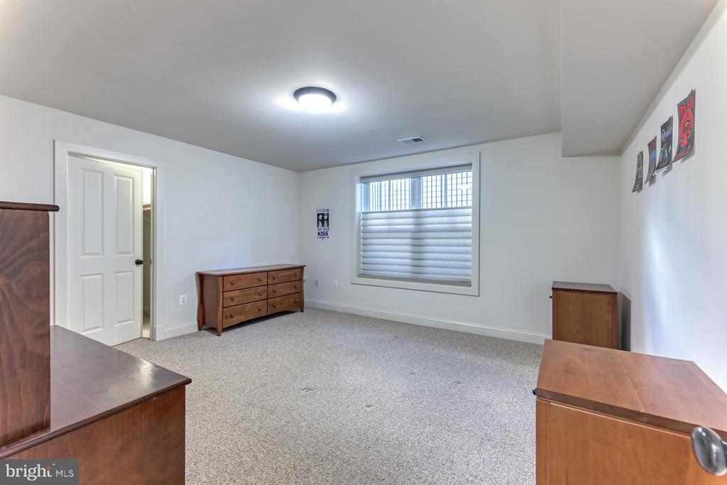 24 Glendale Ave W