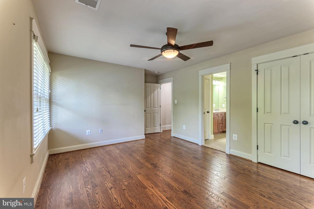 24 Glendale Ave W
