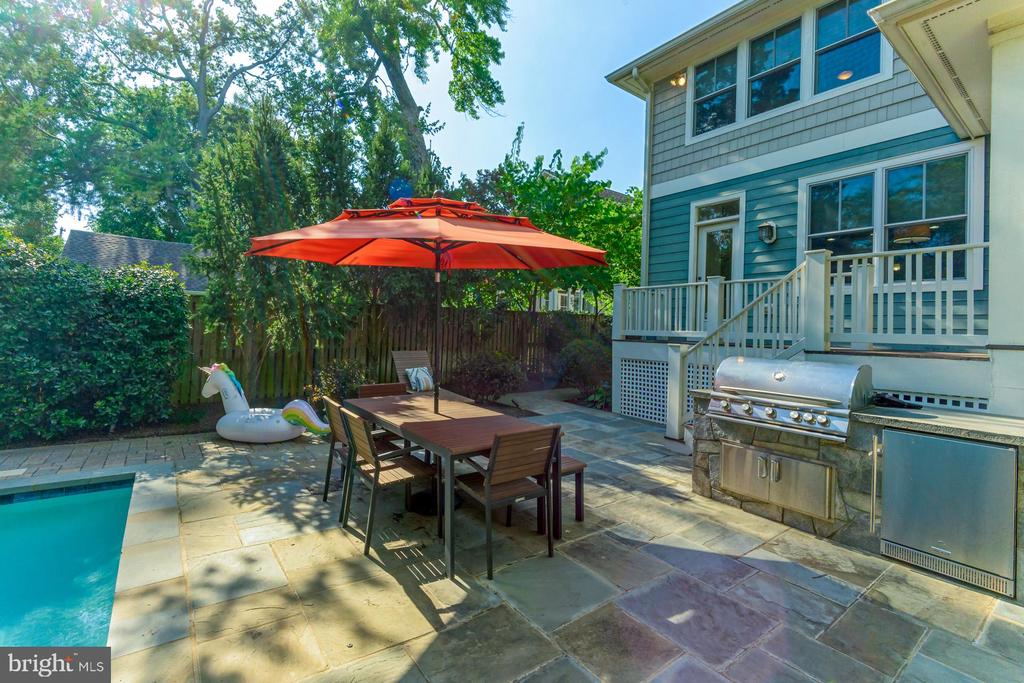 24 Glendale Ave W