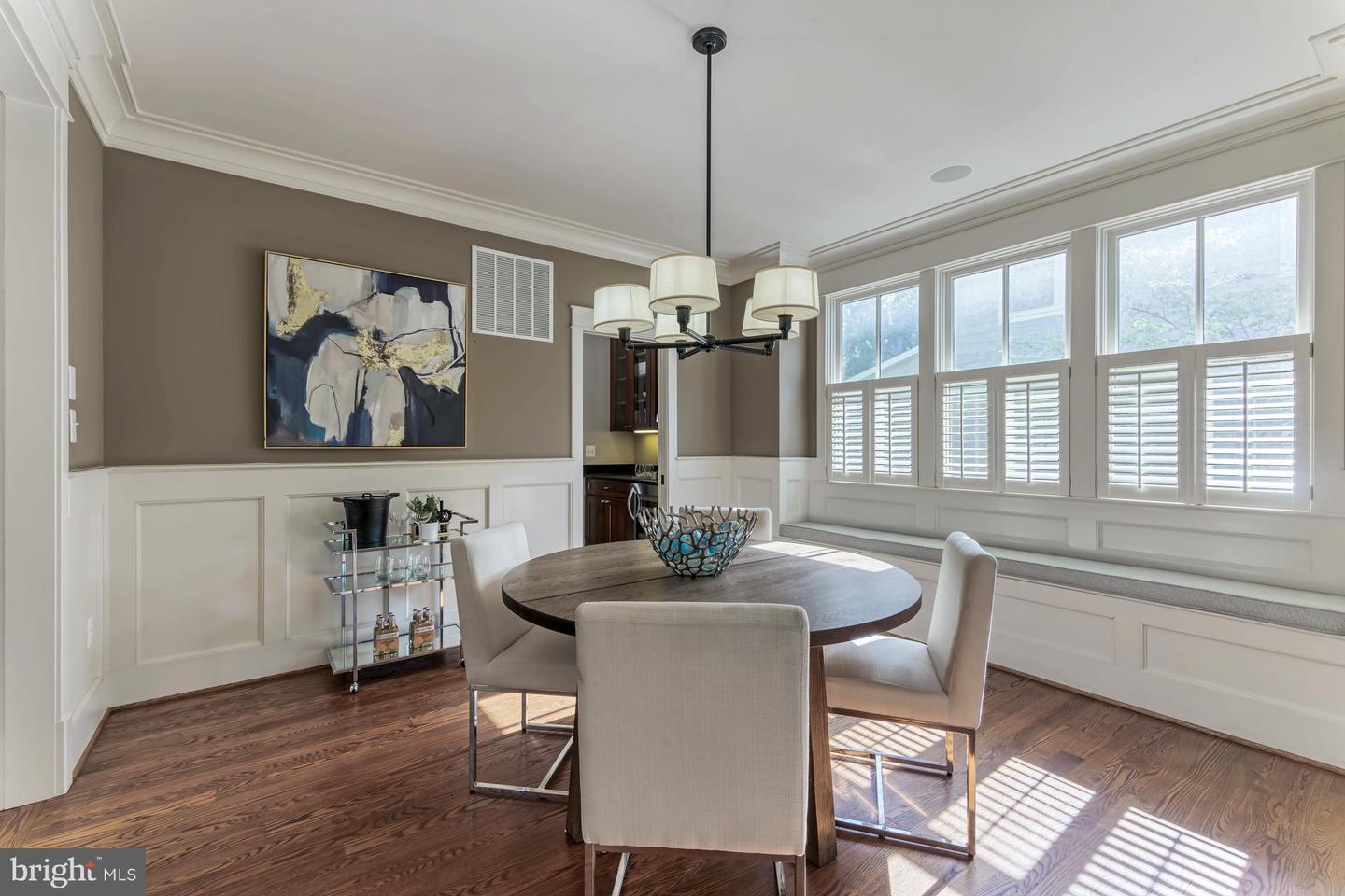 24 Glendale Ave W
