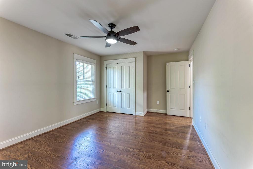 24 Glendale Ave W