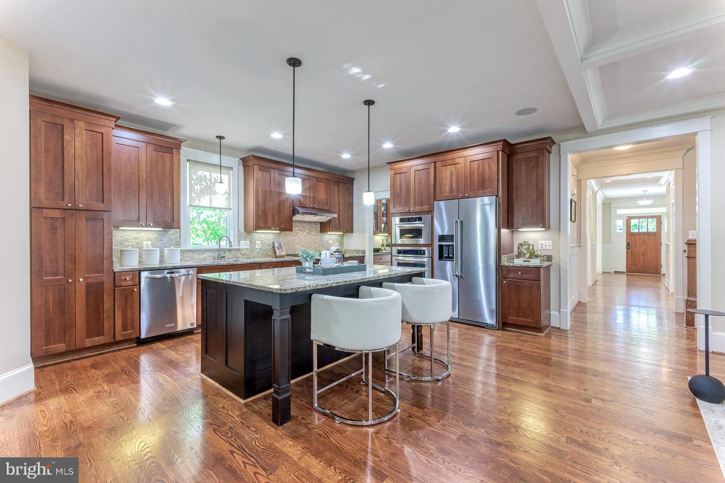 24 Glendale Ave W
