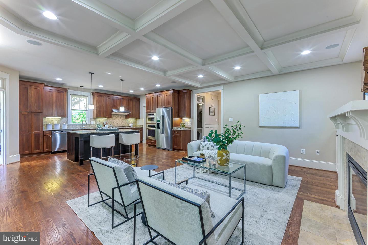 24 Glendale Ave W
