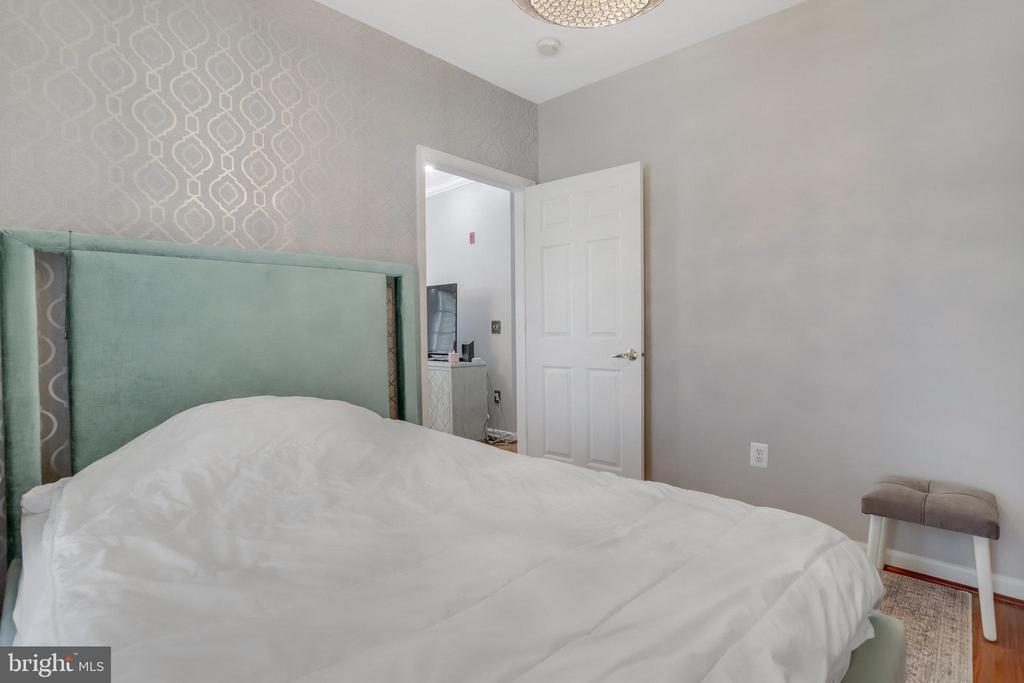 4551 STRUTFIELD LANE 4223